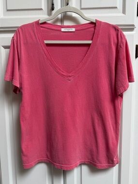 Perfectwhitetee Pink V-Neck T-shirt Size Large